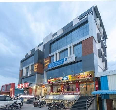 ホテル Famous Residency Tiruchirappalli エクステリア 写真