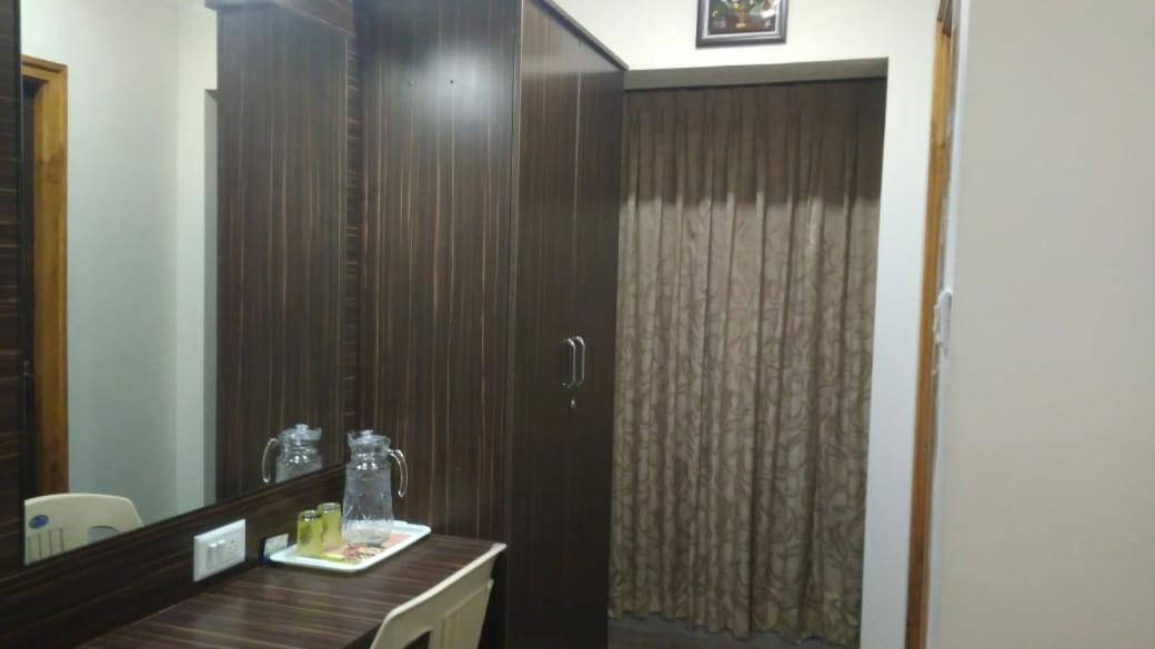ホテル Famous Residency Tiruchirappalli エクステリア 写真