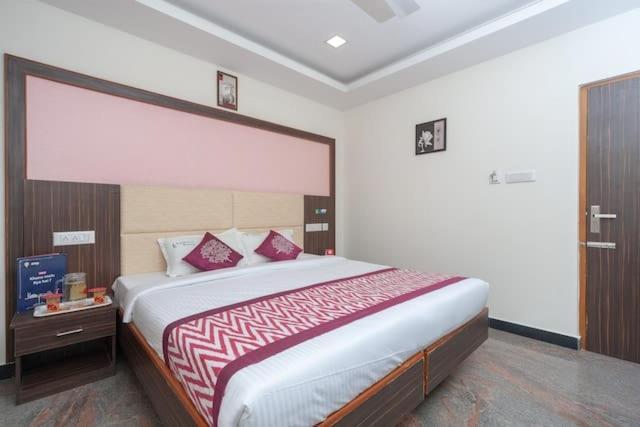 ホテル Famous Residency Tiruchirappalli エクステリア 写真