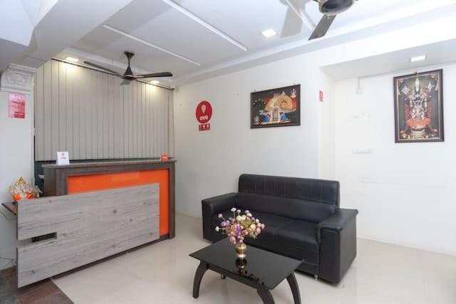 ホテル Famous Residency Tiruchirappalli エクステリア 写真