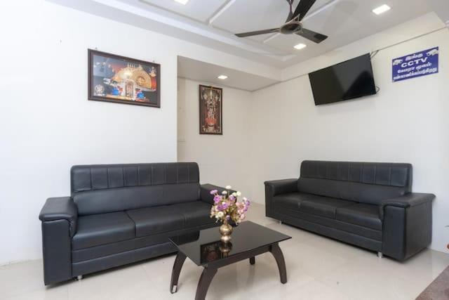 ホテル Famous Residency Tiruchirappalli エクステリア 写真